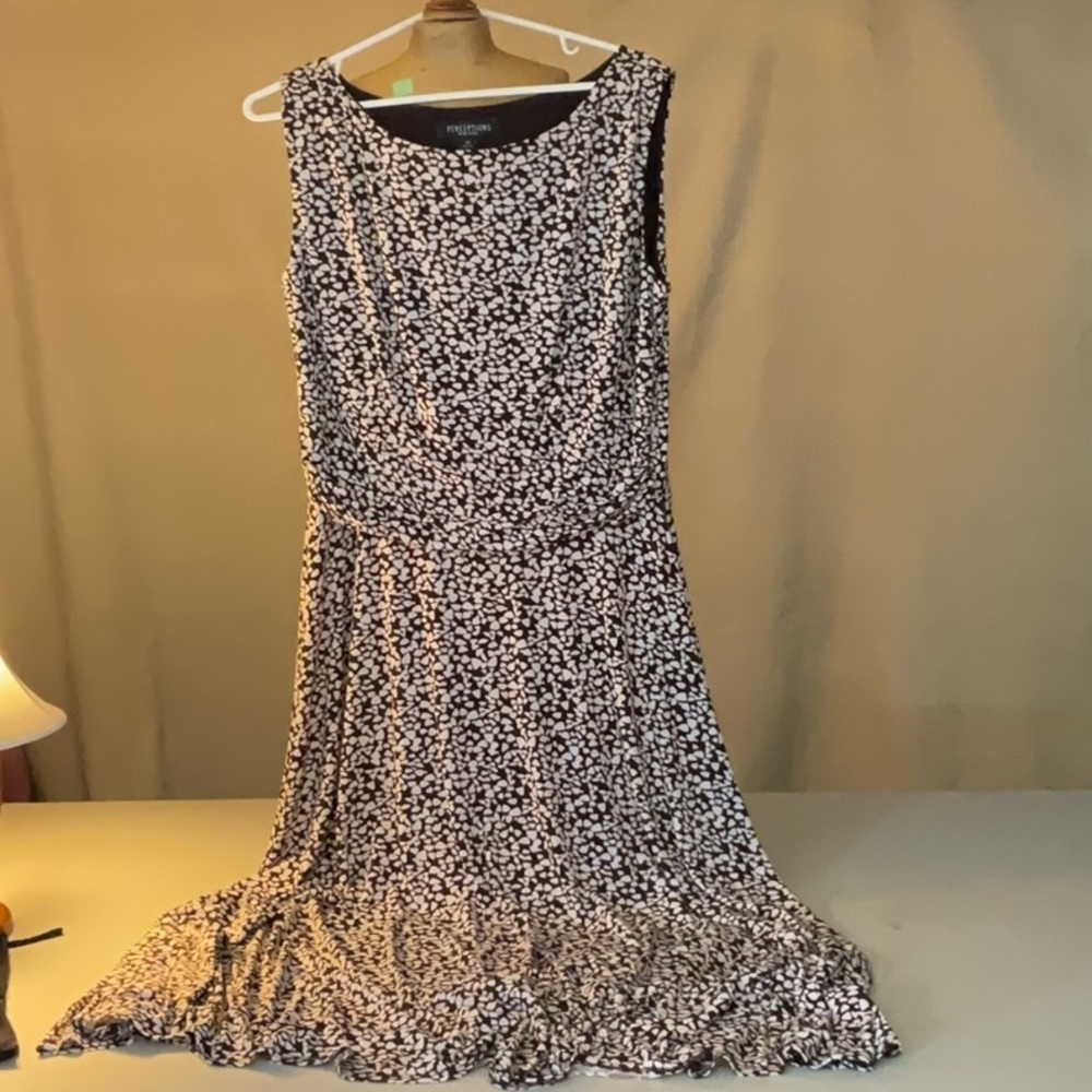 EUC woman’s PERCEPTIONS sleeveless dress